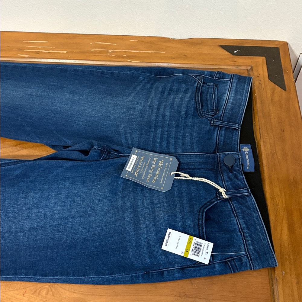 Democracy NWT Absolution Itty Bitty Boot Jeans Si… - image 4